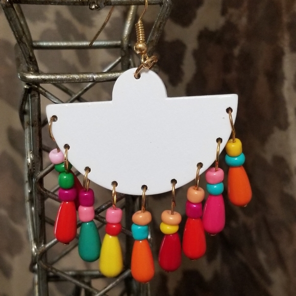 Boho Multi color Wooden Dangling Earrings New - Picture 2 of 3